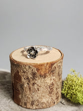 Load image into Gallery viewer, Sterling Silver Daisy Flower Ring