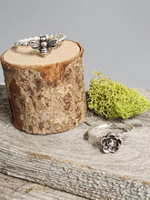Load image into Gallery viewer, Sterling Silver Daisy Flower Ring