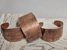 Load image into Gallery viewer, Copper Textured Bracelet