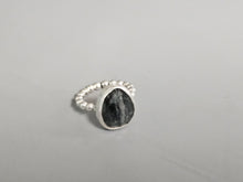 Load image into Gallery viewer, Sapphire Faceted Stone Ring