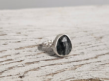 Load image into Gallery viewer, Sapphire Faceted Stone Ring