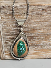 Load image into Gallery viewer, Avocado Heart & Malachite Necklace
