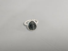 Load image into Gallery viewer, Sapphire Faceted Stone Ring