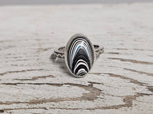 Load image into Gallery viewer, Fordite Oval Ring
