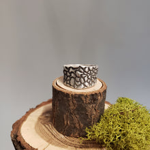 Load image into Gallery viewer, Fine Silver Flower Textured Ring
