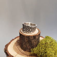 Load image into Gallery viewer, Fine Silver Flower Textured Ring