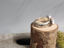 Load image into Gallery viewer, Rani Chalcedony & Black Onyx Ring