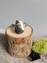 Load image into Gallery viewer, White Buffalo Ring with Snake Textured Band
