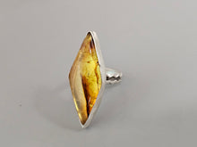 Load image into Gallery viewer, Amber Stone Ring
