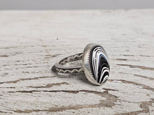 Load image into Gallery viewer, Fordite Oval Ring
