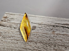 Load image into Gallery viewer, Amber Stone Ring
