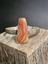 Load image into Gallery viewer, Laced Agate Irish Flower Bracelet
