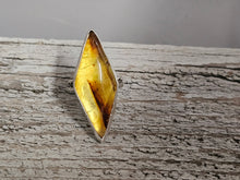Load image into Gallery viewer, Amber Stone Ring
