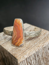 Load image into Gallery viewer, Laced Agate Irish Flower Bracelet
