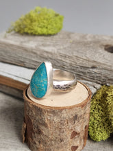 Load image into Gallery viewer, Turquoise Vintage Ring
