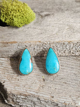 Load image into Gallery viewer, Vintage Turqoiuse Stud Earrings
